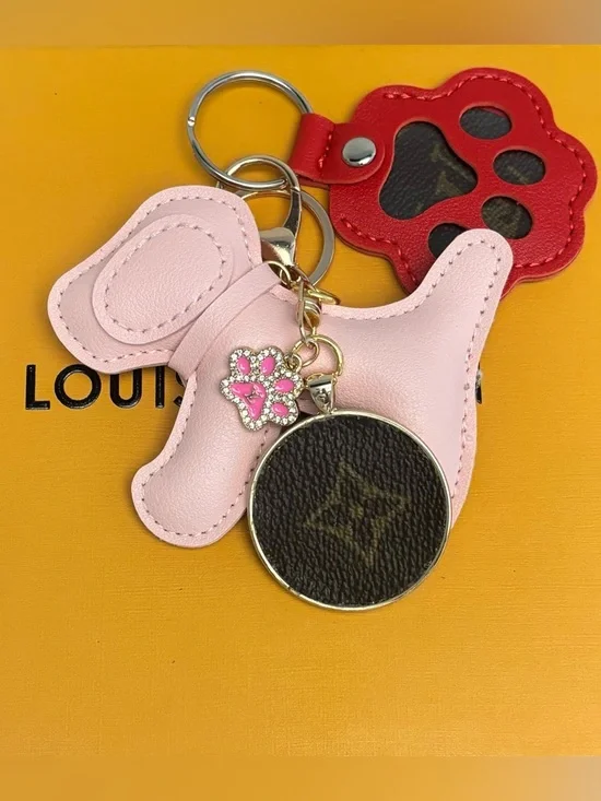 Louis Vuitton Monogram Disc,
Pink Leather Dog/Paw Bag Charm, LV charm
6.5 in. - Picture 1 of 6